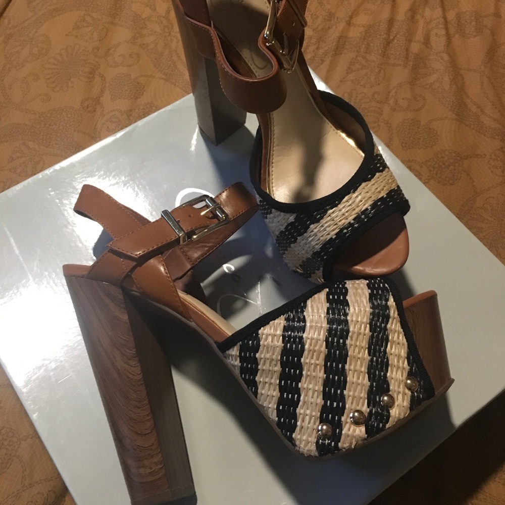 Stripped sandals size 7